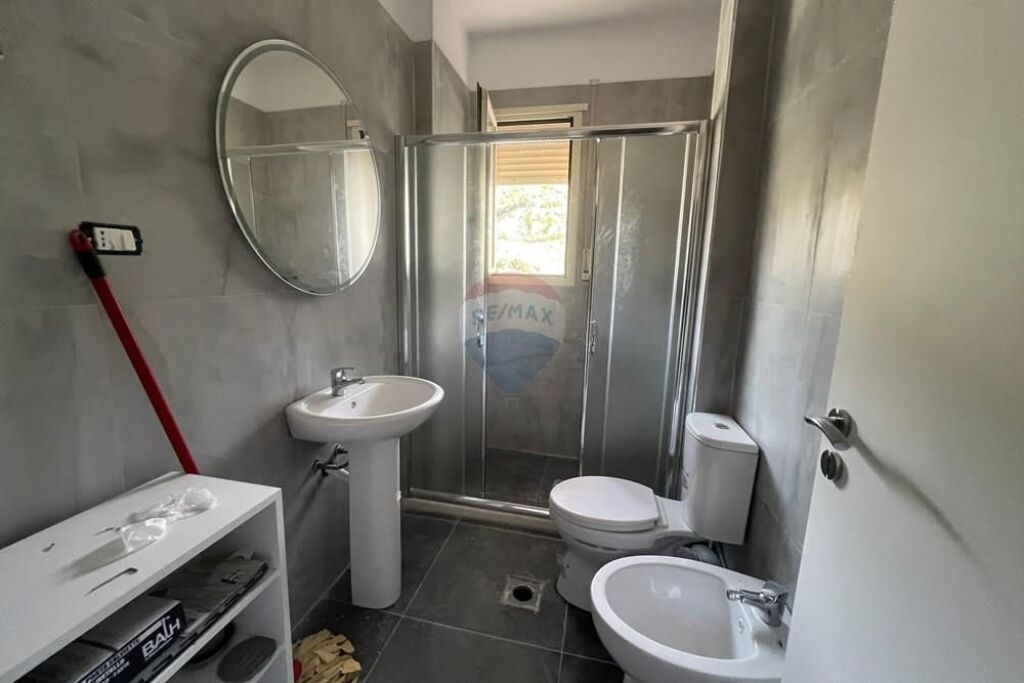 🏡 GARSONIERE PËR SHITJE – LUNGOMARE, VLORË