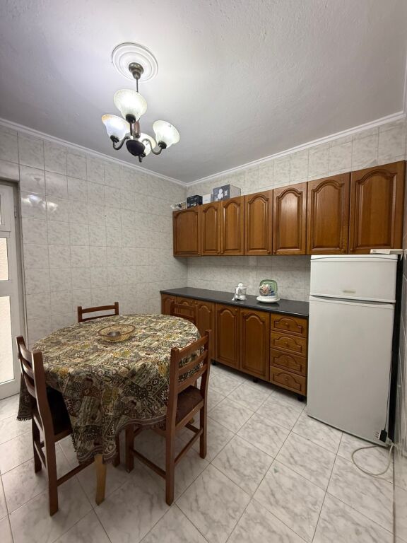 In affitto: Appartamento 2+1 📍 Posizione: Via Dritan Hoxha