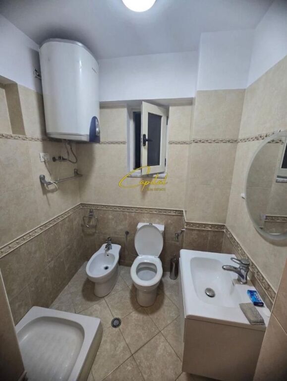 APARTAMENT ME QIRA 1+1 RRUGA E BARRIKADAVE 65.000 LEKE