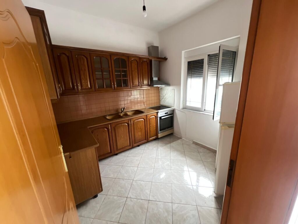 Appartamento 1+1 in affitto vicino a Semaforo 1 a Kënetë