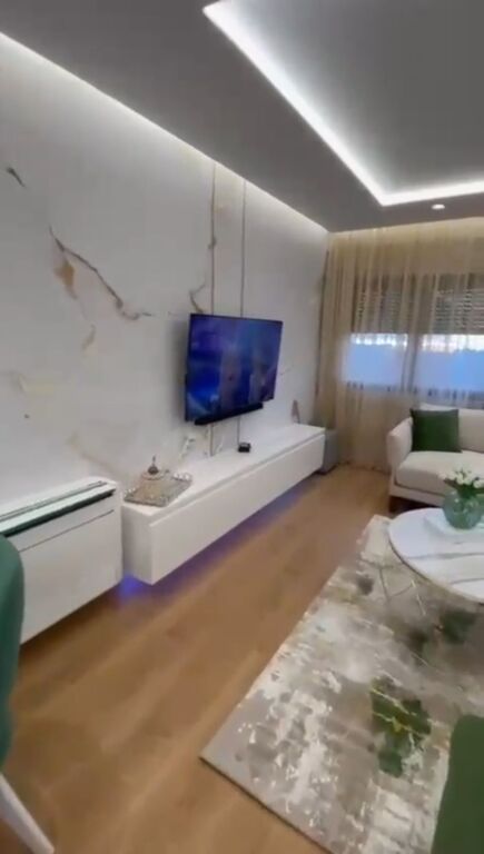 Appartamento in affitto 2+1 con 2 posti auto vicino al giardino botanico