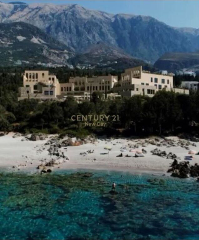 Zbuloni shtëpinë tuaj të ëndrrave në zemër të Rivierës Shqiptare! Residenca Dyeus ofron një ndërthurje perfekte mes arkitekturës moderne dhe natyrës së virgjër të Dhërmiut.  ✨ Karakteristikat e Pronës: Pamje Panoramike: Çdo njësi është projektuar për të ofruar pamje të pashkelur nga deti Jon dhe perëndimet magjike të Dhërmiut.  Dizajn Modern: Ndërtim i cilësisë së lartë me materiale premium, xhama termikë dhe veshje gurësh natyralë.  Hapsira të Bollshme: Apartamente të tipologjive të ndryshme (1+1, 2+1 dhe Suite), me ballkone të mëdha që shërbejnë si tarraca private.  Privatësi dhe Qetësi: E pozicionuar në zonën elitare të Gjilekës, larg zhurmës, por vetëm pak minuta larg detit.  🏘️ Facilitetet e Rezidencës: 🅿️ Parking Privat: Vendparking i garantuar për çdo pronar (një aset i çmuar në Dhërmi).  🛡️ Siguri 24/7: Rezidencë e administruar dhe e monitoruar për siguri maksimale.  🌳 Hapsira të Gjelbëruara: Ambientet e përbashkëta janë të kuruara me bimësi mesdhetare.  📈 Pse të investoni këtu? Vlera në Rritje: Dhërmiu mbetet zona me rritjen më të lartë të çmimit të pasurive të paluajtshme në bregdet.  ROI i Lartë: Mundësi e shkëlqyer për qira afatshkurtër (Airbnb/Booking) me kërkesë të lartë gjatë gjithë sezonit.  Statusi: Të zotërosh një pronë në një nga rezidencat më me stil të zonës është një shenjë ekskluziviteti.