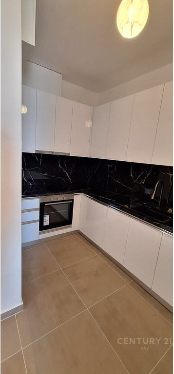 Jepet me qira apartament 3+1 në Durrës – pranë Lulishtes së Stacionit të Trenit