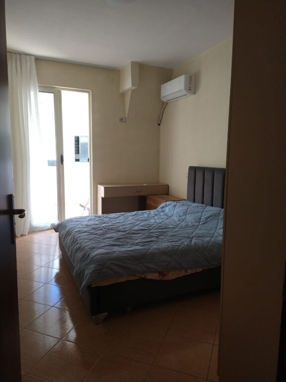 Jepet me Qera Apartament 2+1 tek Kazazi Durres