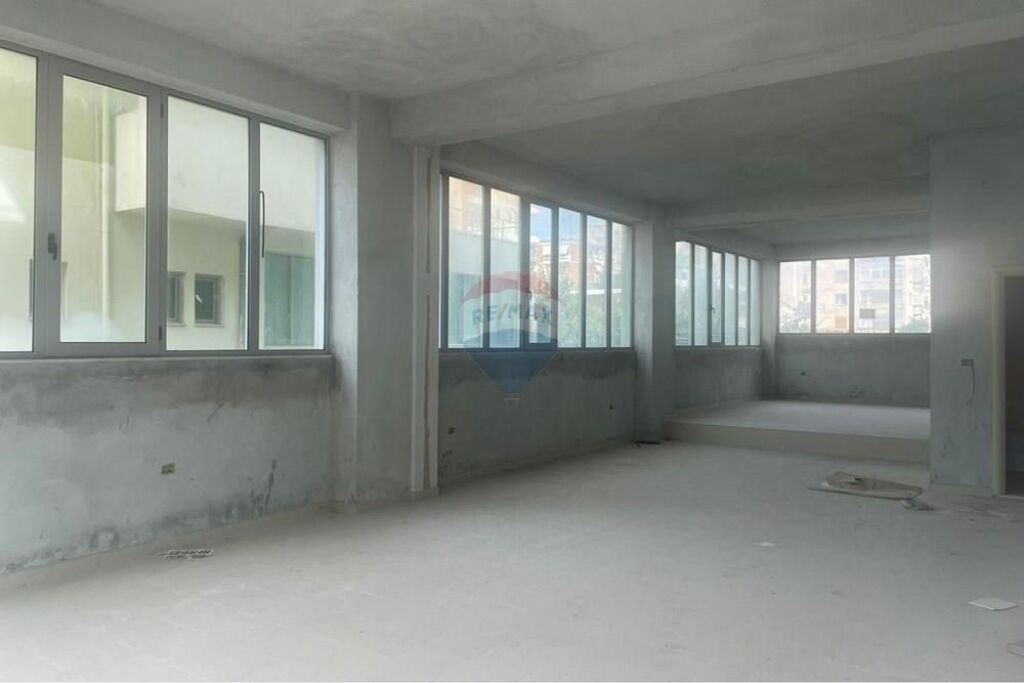 🏢 AMBIENTE COMMERCIALE IN VENDITA – ALBANO &amp; ROMINA, VLORË
