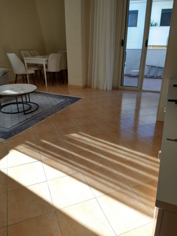 Jepet me Qera Apartament 2+1 tek Kazazi Durres