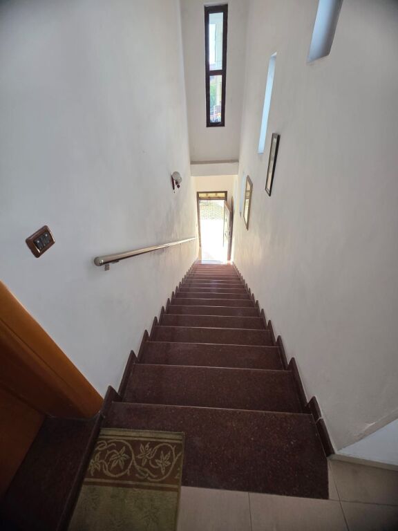 Jepet me qera kati dyte i kesaj banese