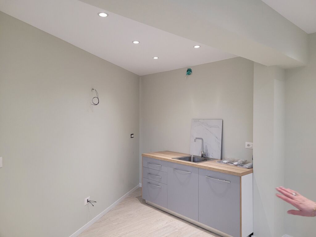 APPARTAMENTO /UFFICIO o residenza 3 più 1 più 3 in Piazza Skenderbej