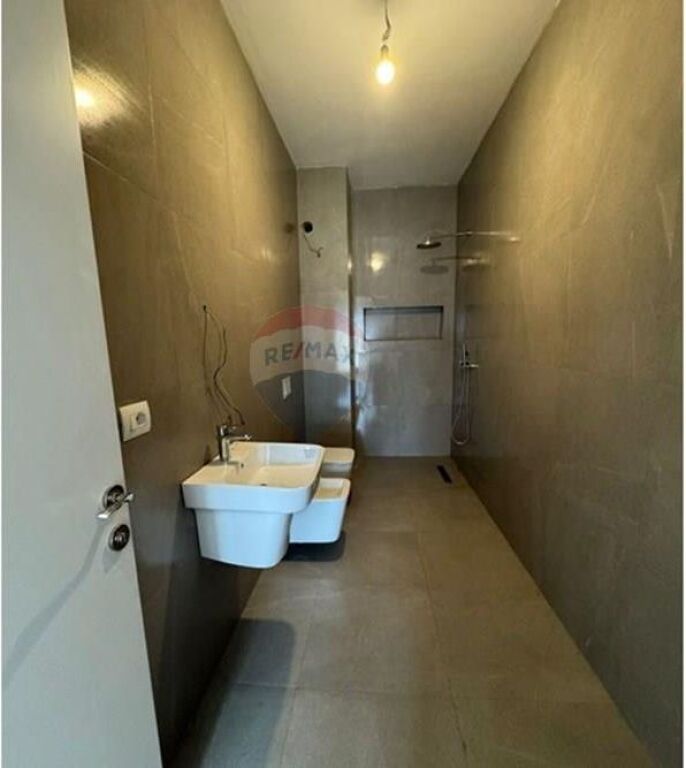 Zyre per qira te Rruga e Barrikadave!