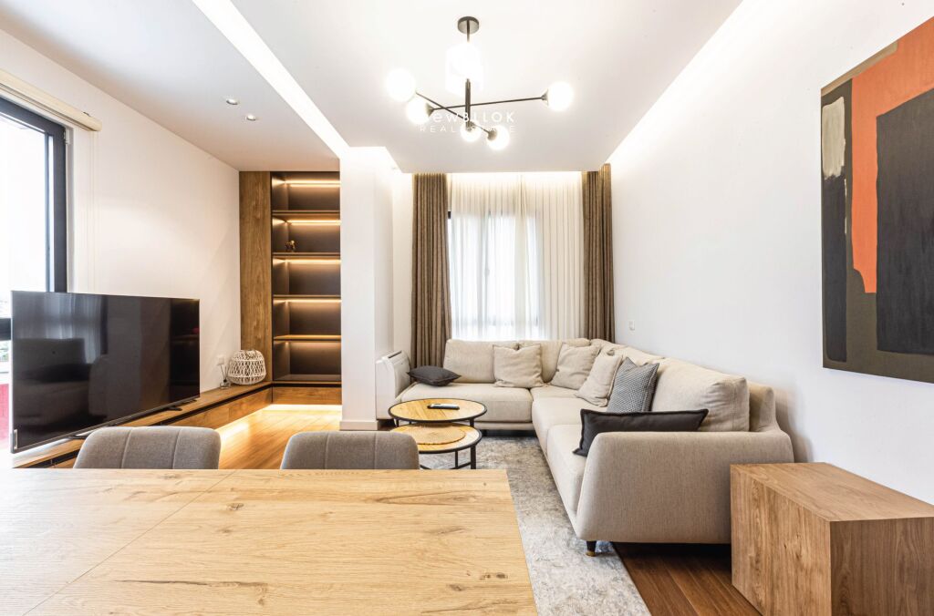 Appartamento Premium 1+1 + Posto Auto e Amministrazione Inclusi 🔑 📍 Posizione: Complesso Arlis, Via di Dibra (Farmacia 10) 💰 Prezzo: 750 Euro/mese (Include Posto Auto e Spese Condominiali)