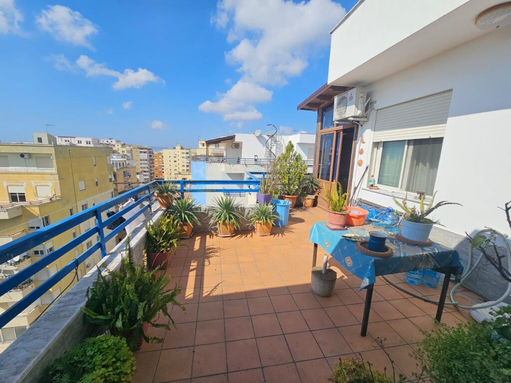 SHITET SUPER PAPAFINGO ,PLAZHI ILIRIA, DURRËS