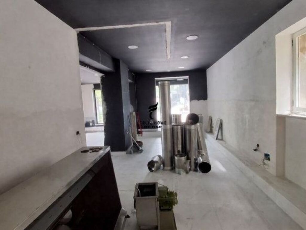 VENDESI COMMERCIALE IN VENDITA 80 M2 MUHAMET GJOLLESHA 750.000 EURO FH-67123