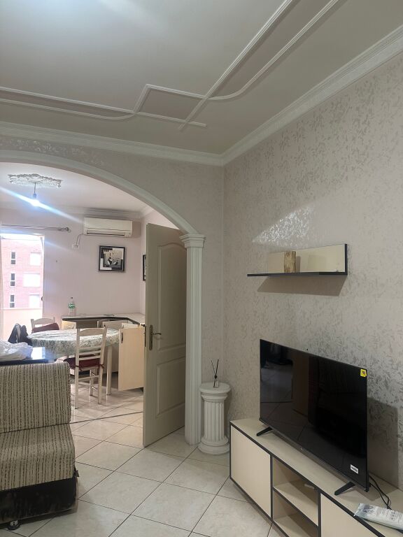 Appartamento 2+1 vicino alla villa L con 350€