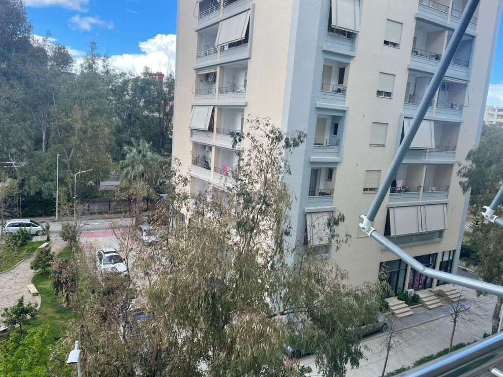 🏡 APARTAMENT 3+1 ME QIRA – PRANË PARKUT AULONA, VLORË