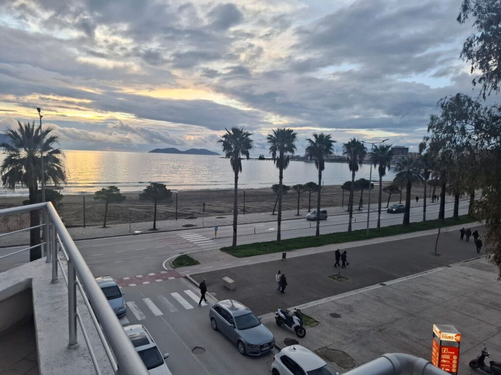 🌊 APPARTAMENTO 2+1 IN AFFITTO – LUNGOMARE, VLORË
