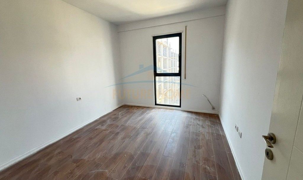 Shitet, Apartament 2+1+2+ Post Parkim, Rruga Sadik Petrela, Kompleksi ASL 2