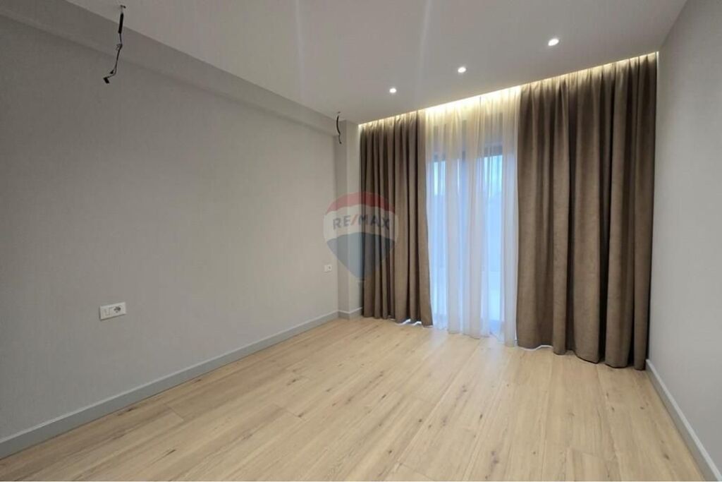 Apartament 2+1 per shitje tek Liqeni Thate!