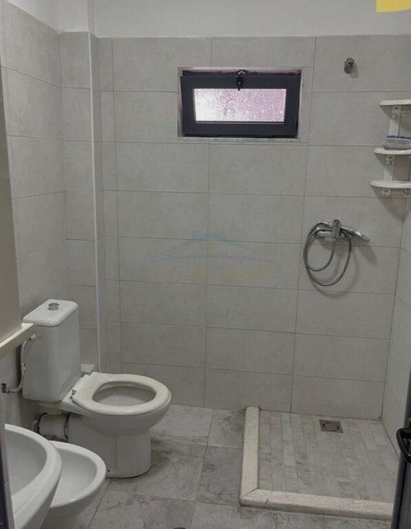 Shitet, Apartament Studio, Rruga Frosina Plaku, Ish Parku i Autobusave