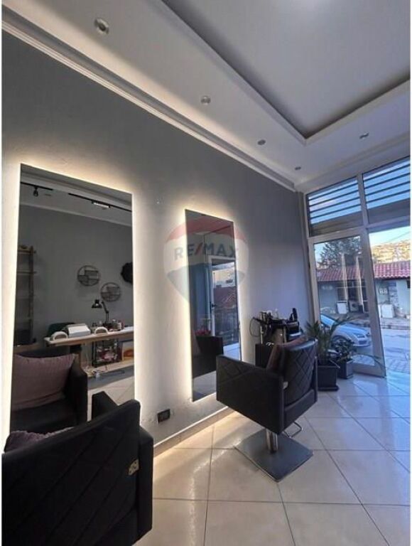 🏢 Dyqan për Shitje – Pranë Spitalit, Rruga Ali Demi, Vlorë