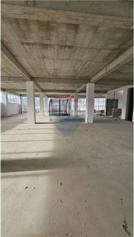 Ndërtesë - Për Qira - Pezë, Tiranë