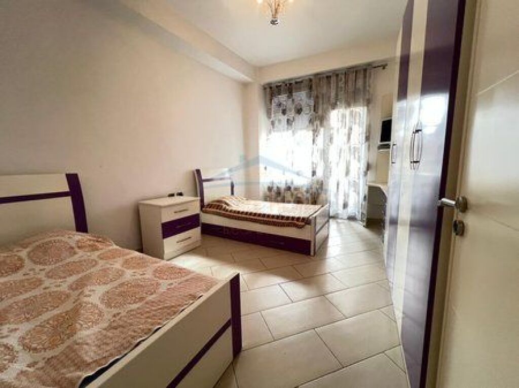 Shitet apartament 2+1 Rruga e Dibres Tirane