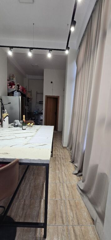 Ambient Komercial për Shitje – Rruga Naim Frashëri