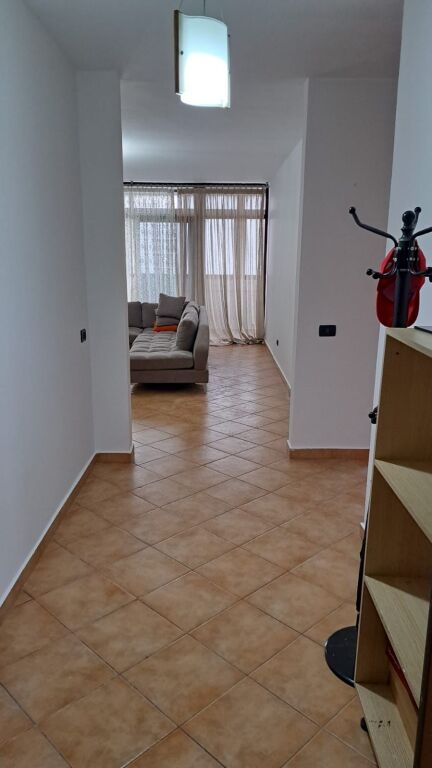 APARTAMENT 2+1 ME QIRA RRUGA KAVAJES