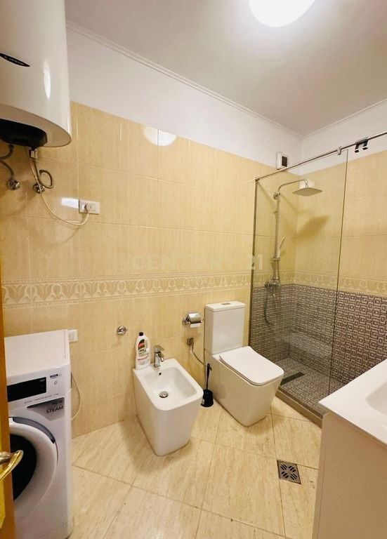 Apartament 2+1 per Qira tek Komuna e Parisit!