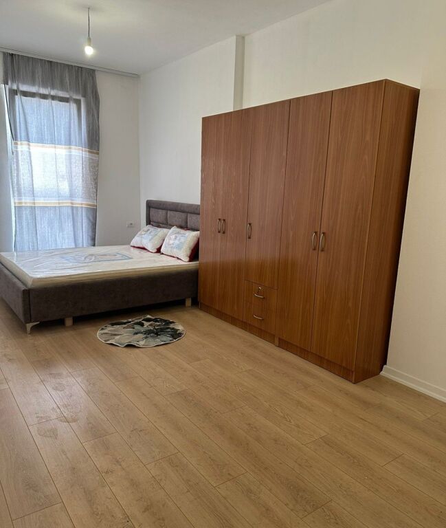📌 Apartament 2+1+2 me qira – 5 Maji (përballë Concord Center) 
