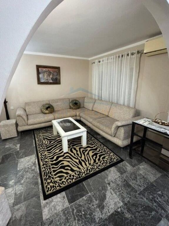 Affitto Appartamento 2+1+2, Via Fortuzi, Tirana