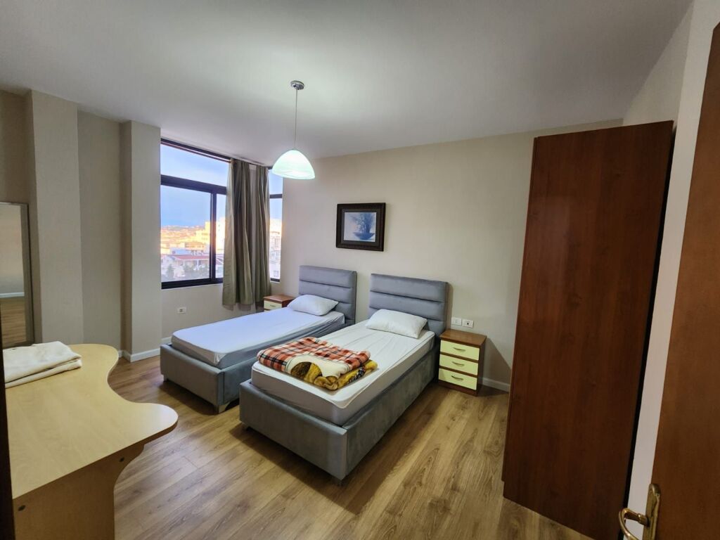 JEPET ME QERA APARTAMENT 2+1 NE PLAZH, PRANE PASTIÇERI PELIKAN