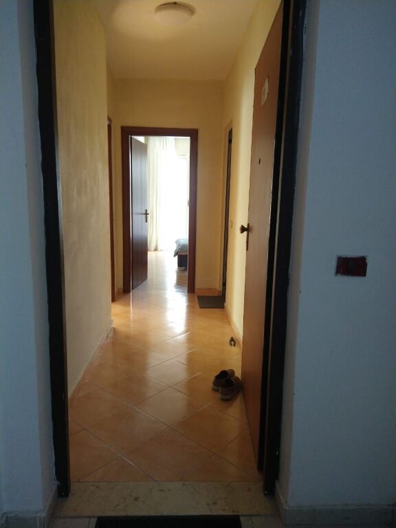 Jepet me Qera Apartament 2+1 tek Kazazi Durres