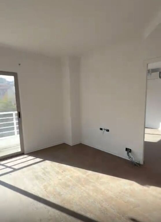 Apartament 2+1 per shitje prane Kristal Center