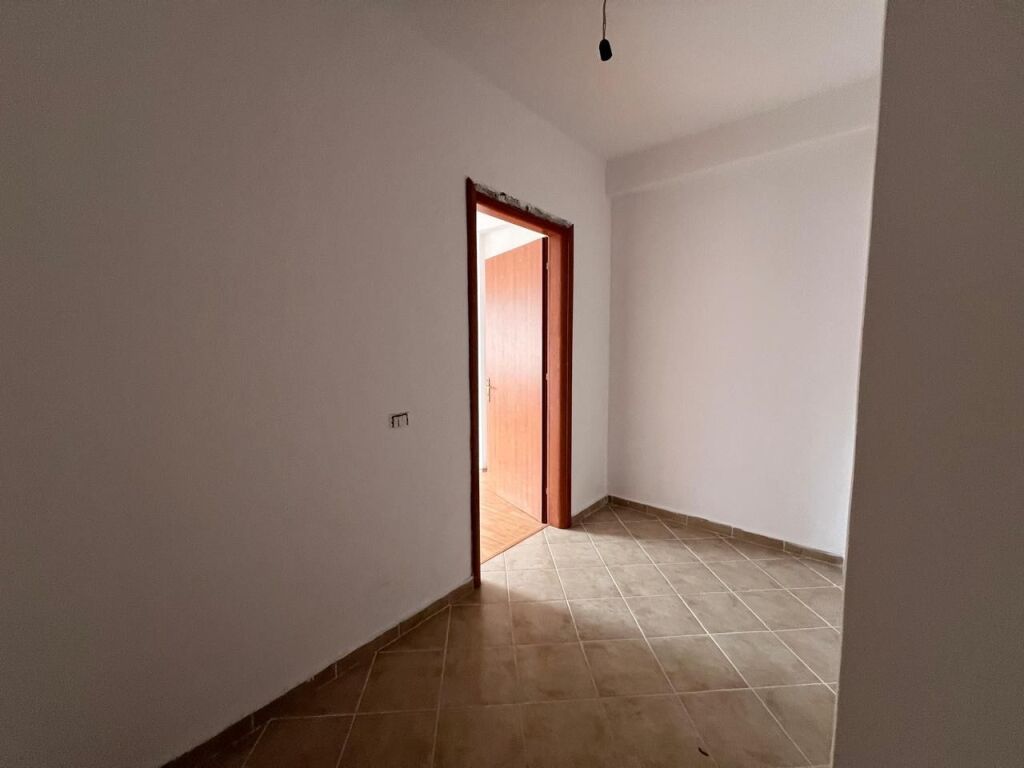 Apartament 1+1 per shitje ne Fresk !