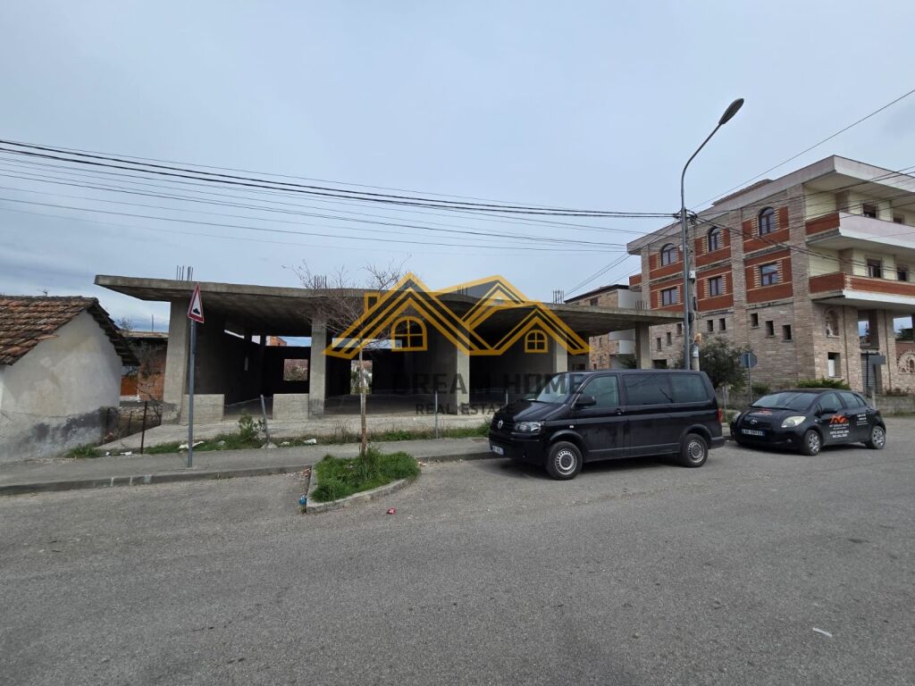 Shitet Objekti tek Ish Keneta Durres!