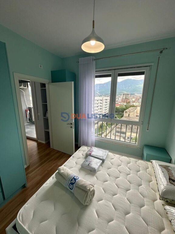 Ofrojme Apartament 2+1 me qira te Rruga 5 Maji