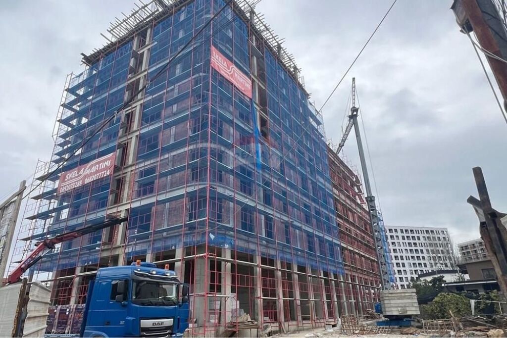 Shitet apartament 2+1 te Ish Fusha Aviacionit