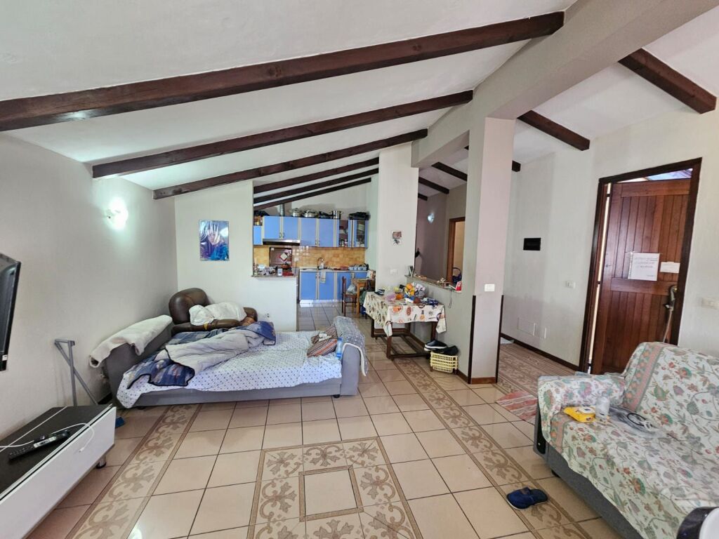 SHITET APARTAMENT 3+1 PRANE KAZAZIT NE DURRES