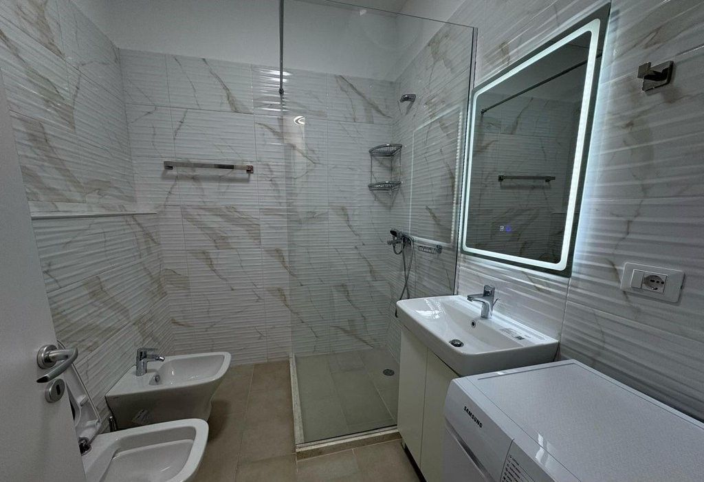 Super Appartamento 2+1+2, vicino alla Stazione dei Treni, all'inizio del Nuovo Viale!