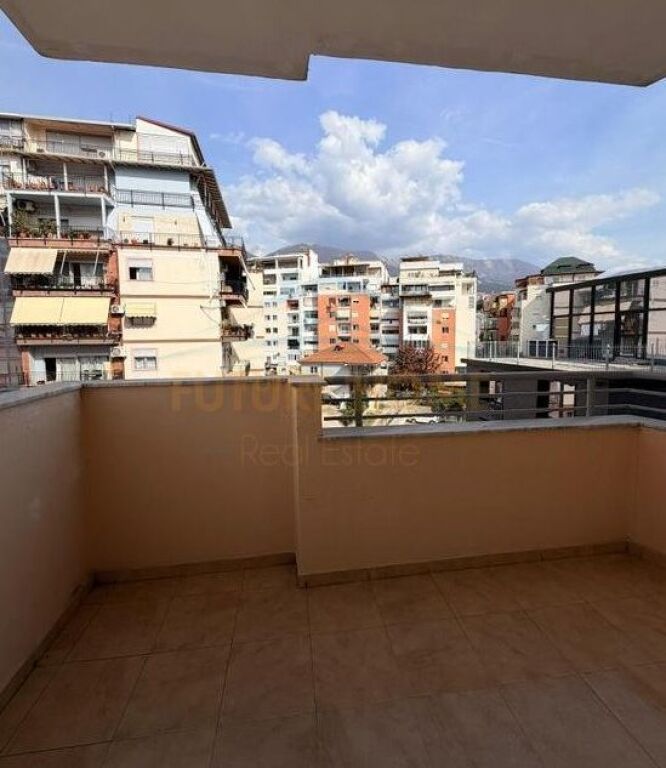 In vendita, Appartamento 2+1, Fresk, Tirana.