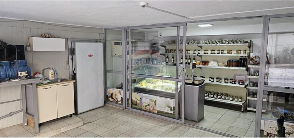 Dyqan - Për Qira - Rruga Irfan Tomini, Tiranë