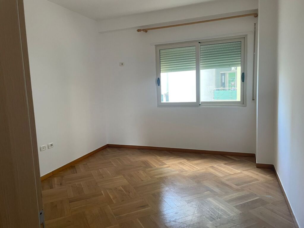 🏡 APARTAMENT 3+1 ME QIRA – PRANË PARKUT AULONA, VLORË