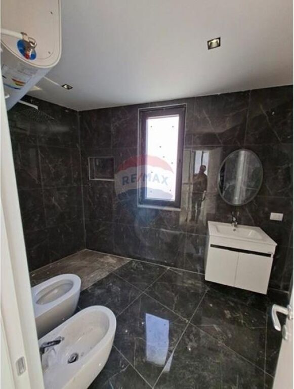 Apartament - Për Shitje - Rruga Loni Ligori, Tiranë