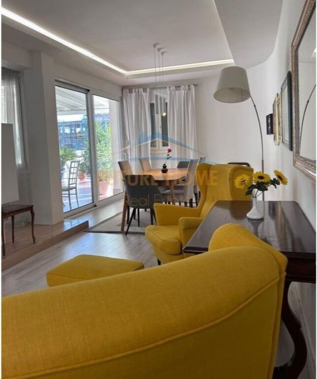 Shitet, Apartament 2+1+2+Verandë , Bllok