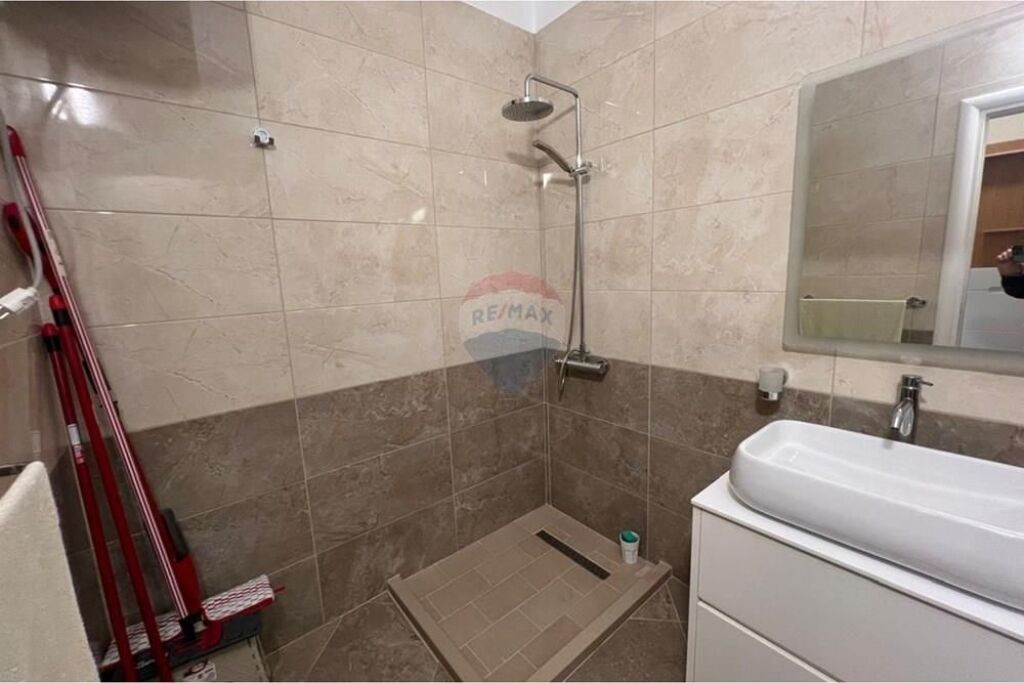 🏖️ Appartamento 2+1 in Affitto – Prima Linea, Via Dhimitër Konomi, Vlora