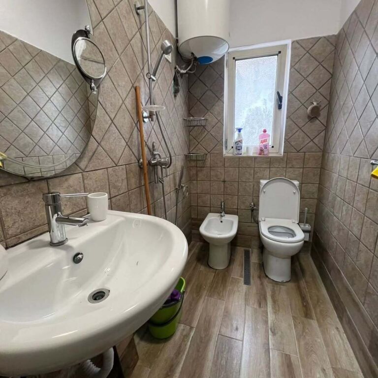 Apartament me qera rruga e kavajes 2+1