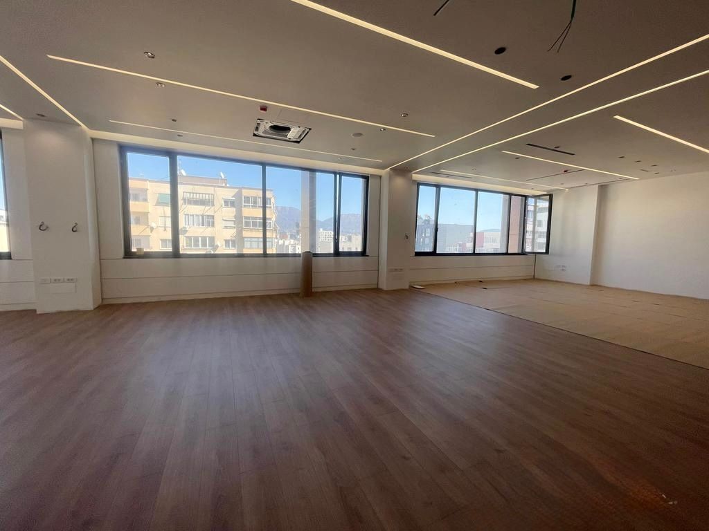 UFFICIO IN AFFITTO PRESSO IL COMPLESSO DELIJORGJI!!