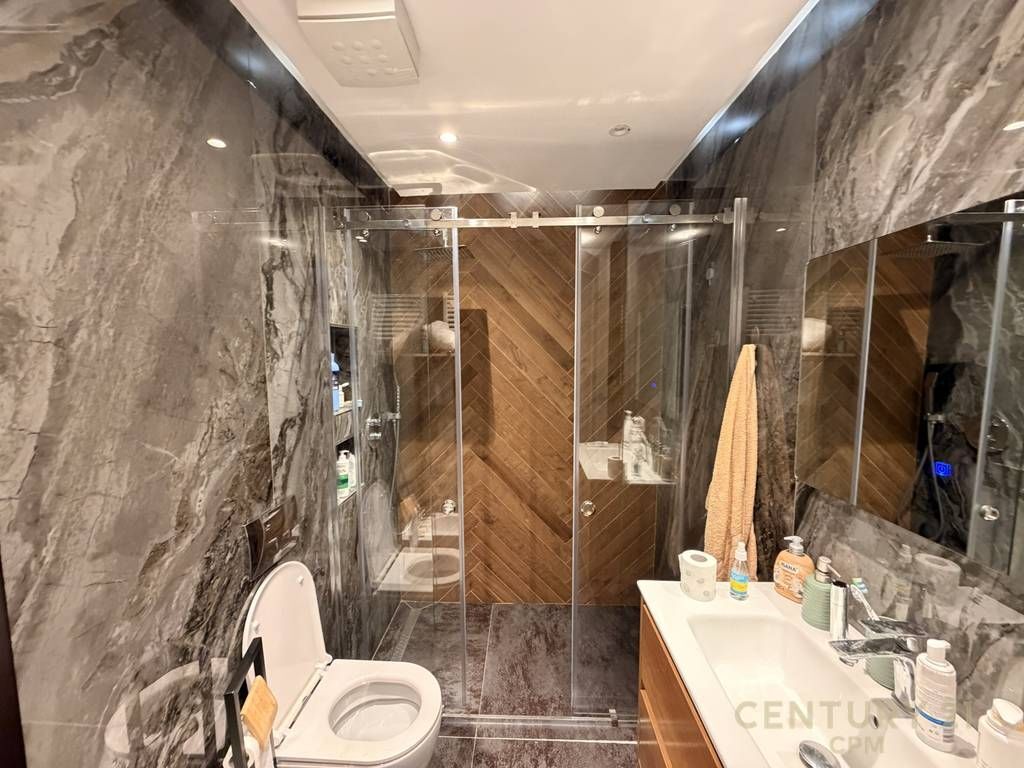 VENDIAMO APPARTAMENTO 3+1+2+2 POSTI AUTO VICINO ALLO STADIO AIR ALBANIA