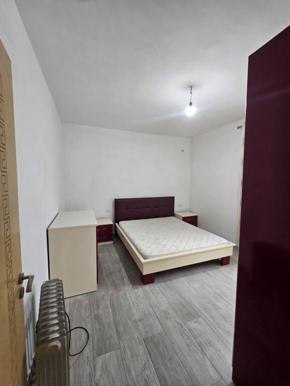 JEPET ME QERA APARTAMENT 2+1 + VERANDË PRANE KOPSHTIT IVINA