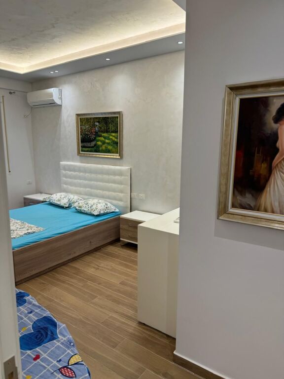 Affittasi: Moderno Appartamento 2+1 @ Residenza Golden Park 📍 Posizione: Di fronte all'Ospedale Americano 3 (Via Bedri Karapici) 💰 Prezzo: 60.000 Lek/mese